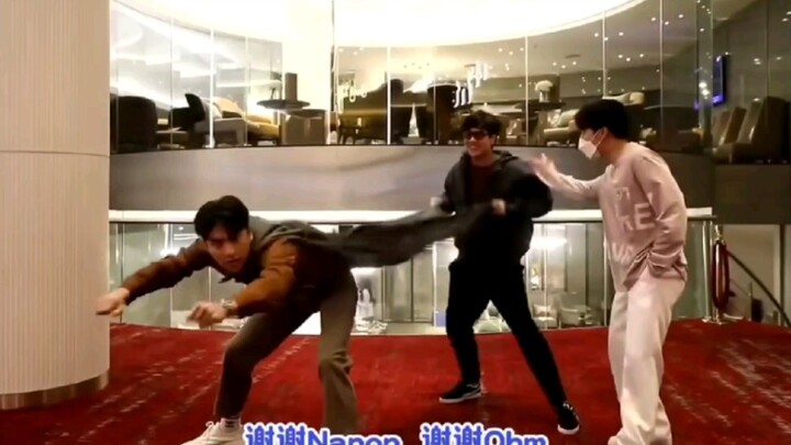 [ohmnanon] نسخة تيتانيك من تشين بينغلين من جامعة ناننونغ، وفجأة أصبحت جامعة ناننونغ "البطلة الرئيسية