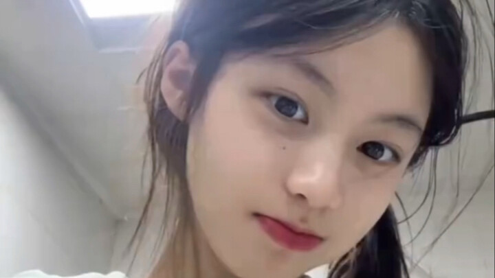 Ini pasti impian para siswa SMA laki-laki, kan?