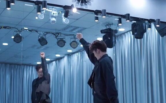 My back isn't good enough to do this—Wang Yibo is completely indifferent.