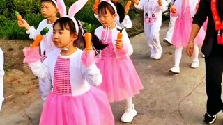 看谁最聪明，能找出真正的小舞姐姐