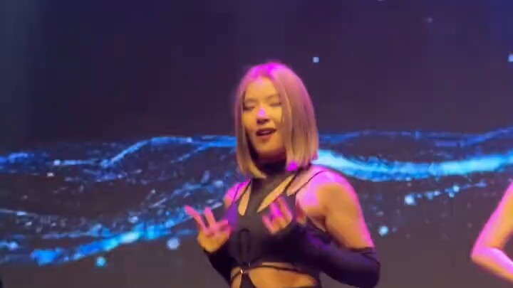 【MAMAMOO】Anggota grup pria HIP berubah menjadi Hwasa｜Beijing ID Dance Roadshow Foto langsung Hwasa