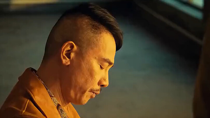 «نحن مستعدون لضربة النهاية، تعاون جيدًا.» «آه يا ثعبان، لا أفهم ما تقوله، نحن تجار جادون بالفعل.»