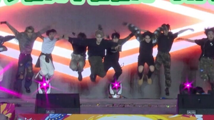 A HIT dance for the freshmen at the welcome party | A powerful all-male cover dance | It's so tiring