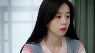 عندما تُحَب الفتاة، تصبح تلقائيًا سعيدة ورحبة وحنونة، والعكس صحيح، فحتى أجمل الزهور ستذبل.