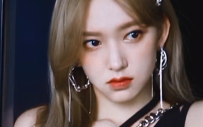 Cheng Xiao—she really has that “bad girl” vibe now! Her spoken delivery is getting more and more pol