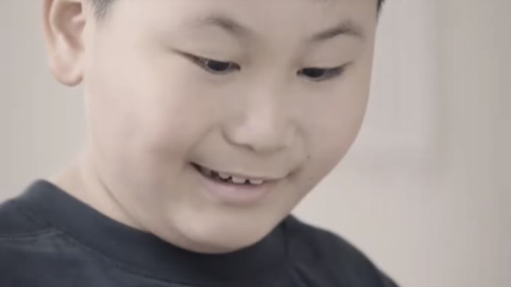 Dạy con trai tôn trọng người khác quan trọng hơn dạy con gái cách tự bảo vệ mình.