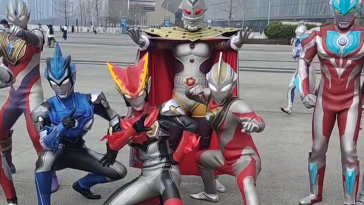 A group of Ultraman at Chengdu World Line Comic Exhibition