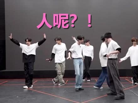 Director: Show some cool moves! TNT: Roger that! ...Wait, where are Yan Haoxiang and He Junlin?! [Ev