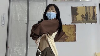 What's hidden in the sweater? | A smile that conquers the world | Choreography by Da Zhong
