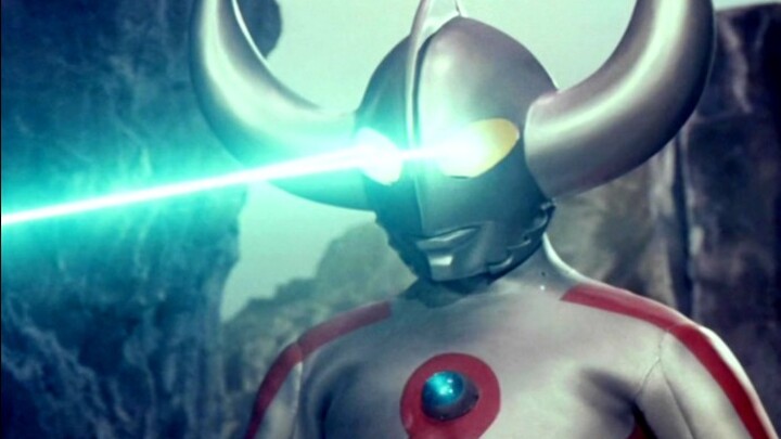 Taro is entangled and cannot transform, his father comes to the rescue with a chicken feather