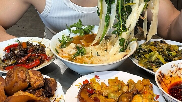 The weather is gorgeous, my mood is great, and the food is delicious!