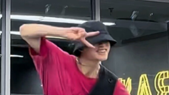 Da Zhong's choreography "Summer in a Small Town"