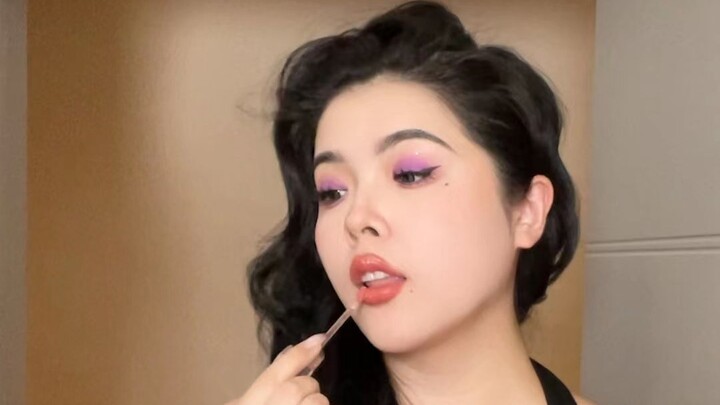 Trang điểm của bạn đậm quá đấy.