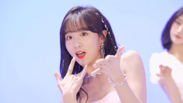 [ระเบิดไปที่หลี่จื่อซวน] การเต้น "ทำไม โอ้ ทำไม" และการผสมผสานเครื่องแต่งกาย ผู้หญิงคนนี้ดูสวยงามมาก