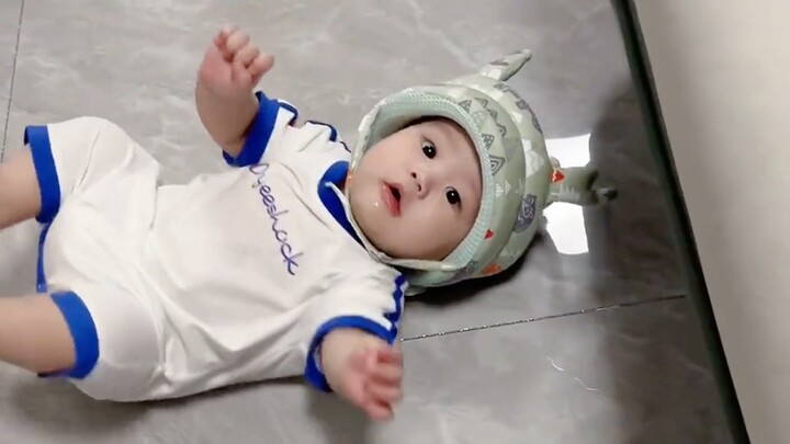 At just 6 months old, this baby’s already running wild at home—too strong to hold, too squirmy to la