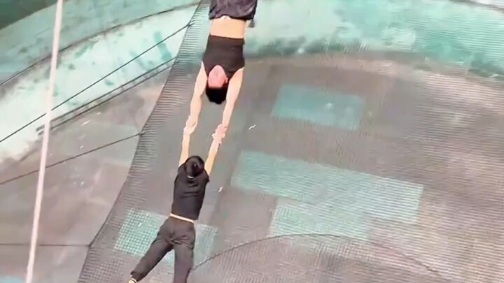 At the high-altitude acrobatics “flying trapeze” training session, after the male performer executed