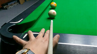 Bola putih terbang pergi