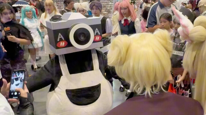 Trở thành chiếc máy ảnh béo nhất tại mọi hội chợ truyện tranh