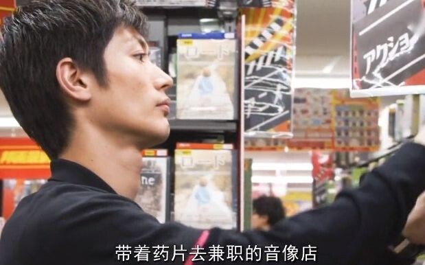 Viên thuốc nhỏ này có thể giúp người ta xuyên không đến một ngày sau, nhưng lần này anh ấy đã làm qu