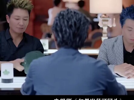 Daun hijau itu pengetahuan umum, topi ungu cuma buat yang buta warna!