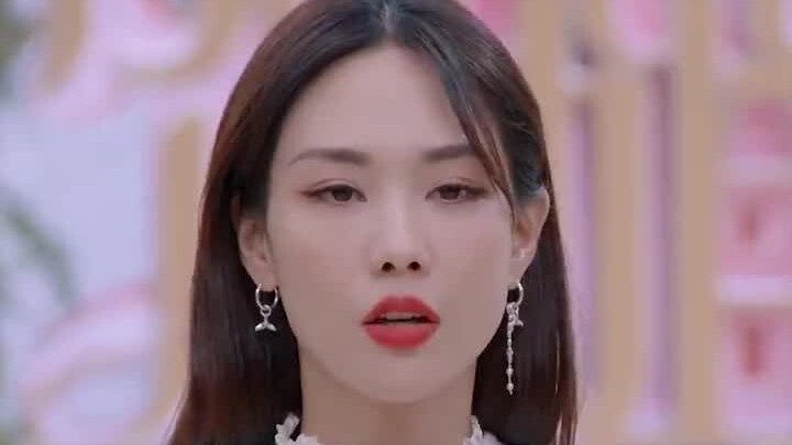 นี่คือเทคนิคการร้องแบบกึ่งลอยอากาศที่เล่าขานกันอย่างนั้นหรือ? เห็น วังเจียเอ่อร์ แล้วฉันหัวเราะจนขำแ