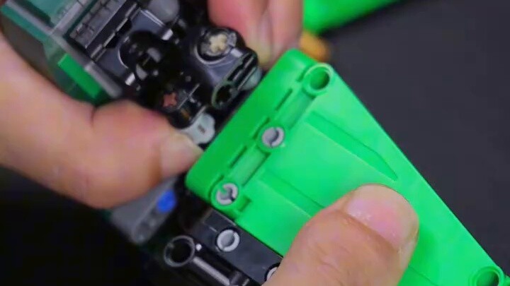 Saya membeli tiga set model Lego sekaligus hanya untuk membuat cuka. Seru banget!