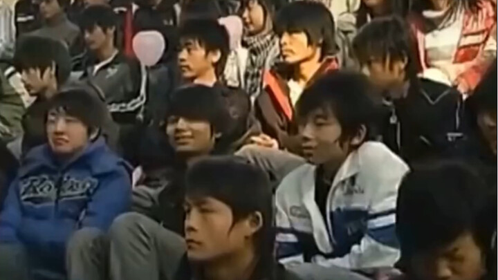 Tarian non-mainstream lebih dari sepuluh tahun yang lalu, saat itu semua orang berponi gembung, dan 