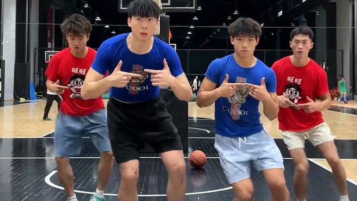 Không phải vậy đâu anh bạn, chơi kiểu này à?