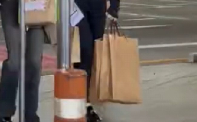Yang tidak tahu pasti mengira mereka pergi berbelanja habis-habisan. Kasih sayang Putri Thailand ter