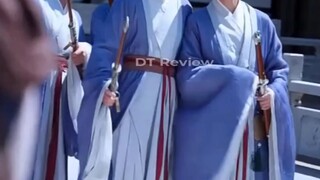 Nang makita ang magandang dalaga na nakatali, agad na tumakbo ang binata at ninais na pakasalan siya