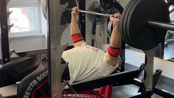 Là một blogger tập gym thì hơi kém… còn là blogger ẩm thực thì lại rất ăn khỏe.