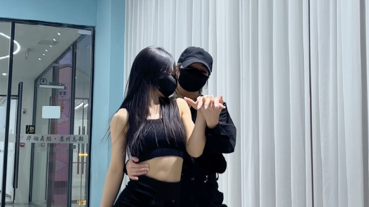 Sangat mirip dengan orang yang kabur begitu celananya sudah terkancing🤣