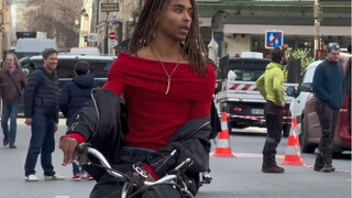 كيف ينسق الناس في باريس اللون الأحمر