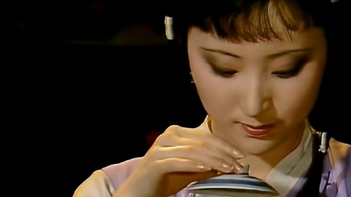 Dulu, "foto makan dengan kostum kuno" enak dipandang. Sekarang, bisakah "foto makan dengan kostum ku