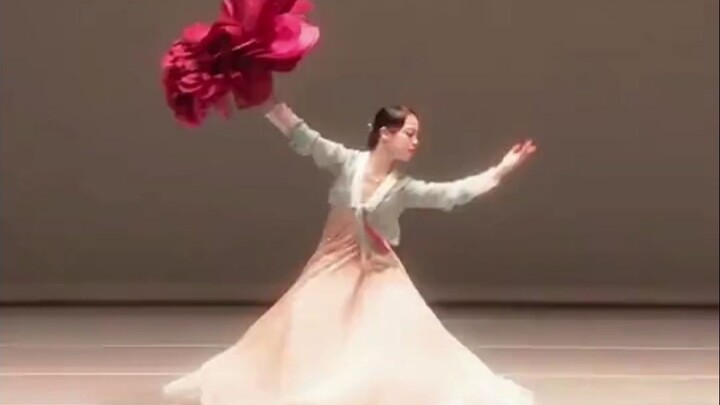 Vũ đạo truyền thống Triều Tiên đối chiếu với vũ đạo sôi động Hàn Quốc