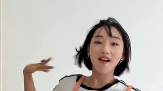 [Bathroom Bank] Nayeon's pop is the Pang Pang of Tomboy taking a taxi~