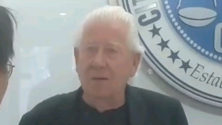 anh trai tự dưng kiếm một bản dịch tiếng Trung kỳ quặc💀