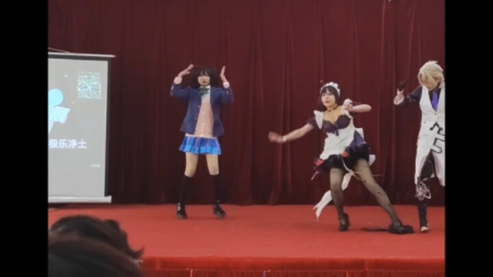 [Mona Cos] New Year's Random Otaku Dance - First Fall