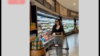 Tampil sporty dan tetap seksi meskipun berhijab dengan baju gym yang stylish da