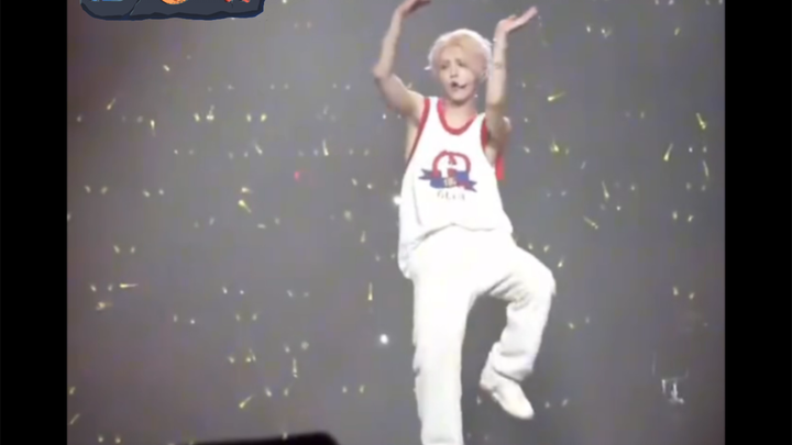 #LuHanWuHa dancing to LuHan's "Sensitive" is really hilarious hahahahahahahahahaha