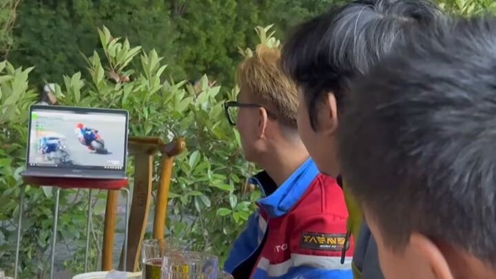 Zhang Xue Wins Championship in Hungary on Her Motorcycle—Zhang Xue Is Going Crazy!