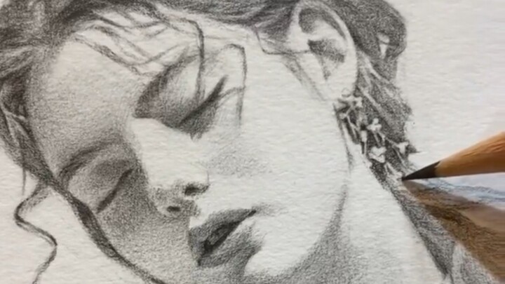Imersif: Sketsa Pensil Wanita