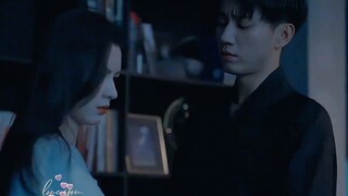 Trong mắt anh, tôi thấy được sự ngọt ngào, cưng chiều của một ông chủ dành cho cô vợ bé nhỏ! Anh ấy 