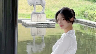 My friend said that she looks a bit like Bae Suzy, is that true?