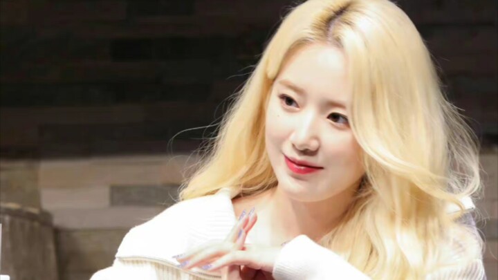 Một Diệp Thư Hoa như thế này thì tôi thật sự chưa từng thấy bao giờ!!! Đột nhiên cảm giác gương mặt 