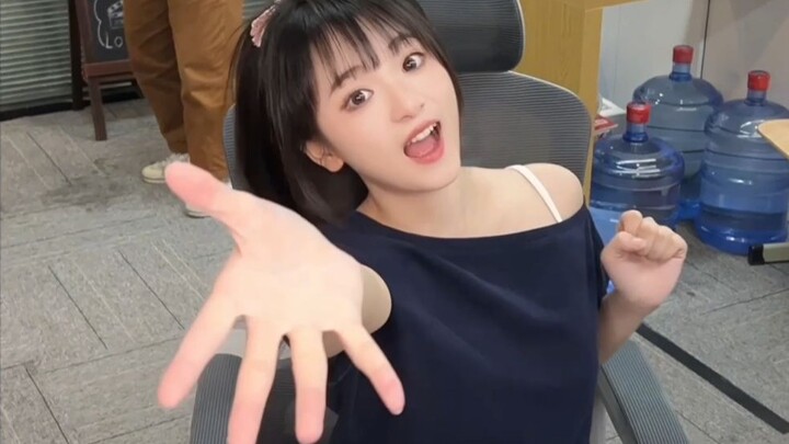 Kalian merayakan May Day, aku malah merayakan April Mop!!!