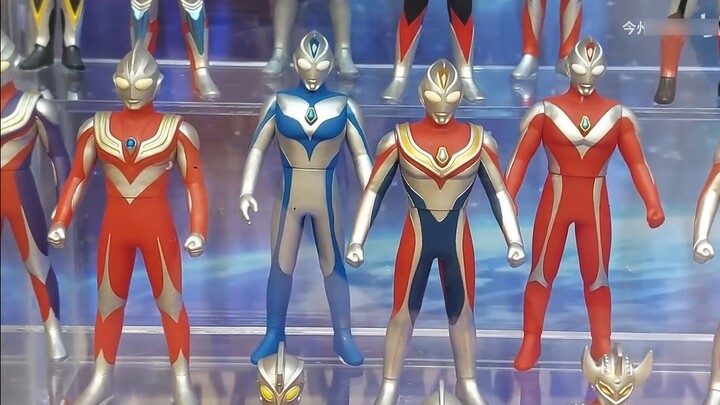 Koleksi Tsuburaya Ultraman Series 500 Display Koleksi 1966-2025 Dari Generasi Pertama hingga Omega, 