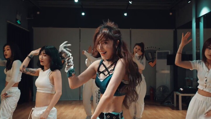 [Blow up S Dance Studio] [Collaboration] Set a fire on your heart ~ Triple.S ✖️Dai Yanni's super nic