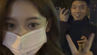 当有人叫姐姐加你女朋友v 你说同意 你陪他聊