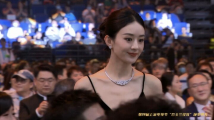 “Tôi là nữ diễn viên Trung Quốc Triệu Lệ Dĩnh” – phát biểu này của chị Triệu quả thật khí chất ngút 